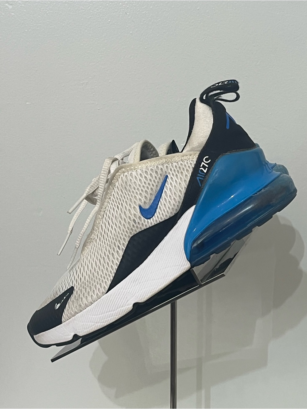 Nike White Mesh & Blue Accent Air Cushion Sneaker Youth Size 3